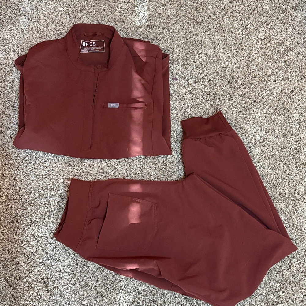 Figs Women's Walnut Jogger Scrub Set - Top & Track Pants